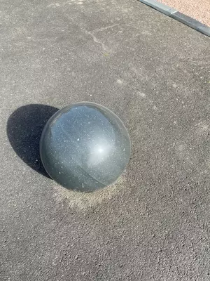 Sphère granit noir poli Ø30 / 40